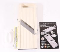 Benriner Super Slicer, with 4 Japanese Stainless Steel Blades, Beige - Image 7